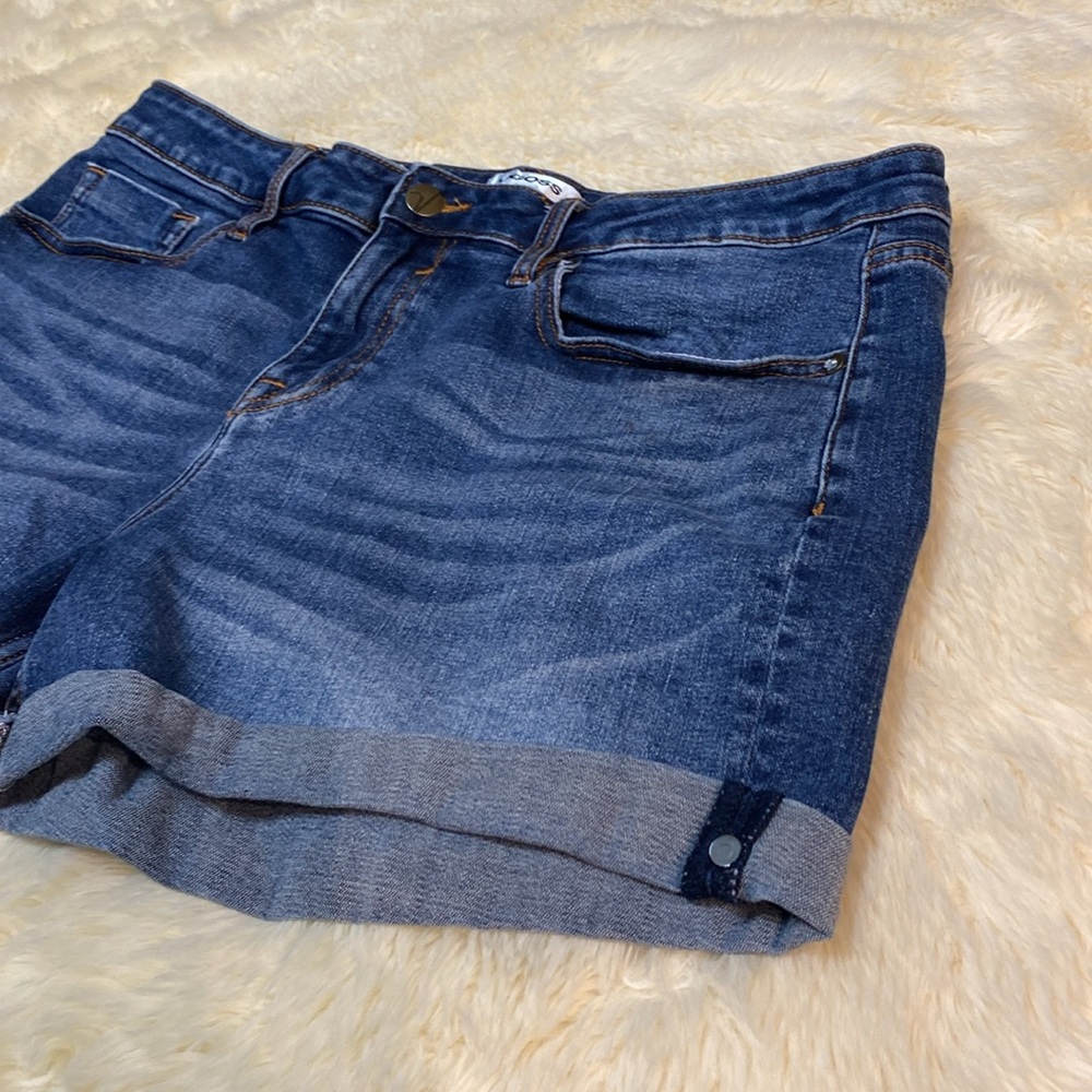 Vigross denim cuff hem shorts, whiskers faded  size 32 Medium Wash Blue - Picture 2 of 12